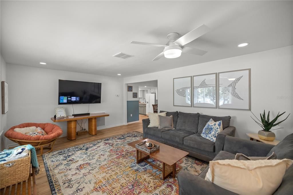 出租: $4,000 (3 贝兹, 2 浴室, 1552 平方英尺)