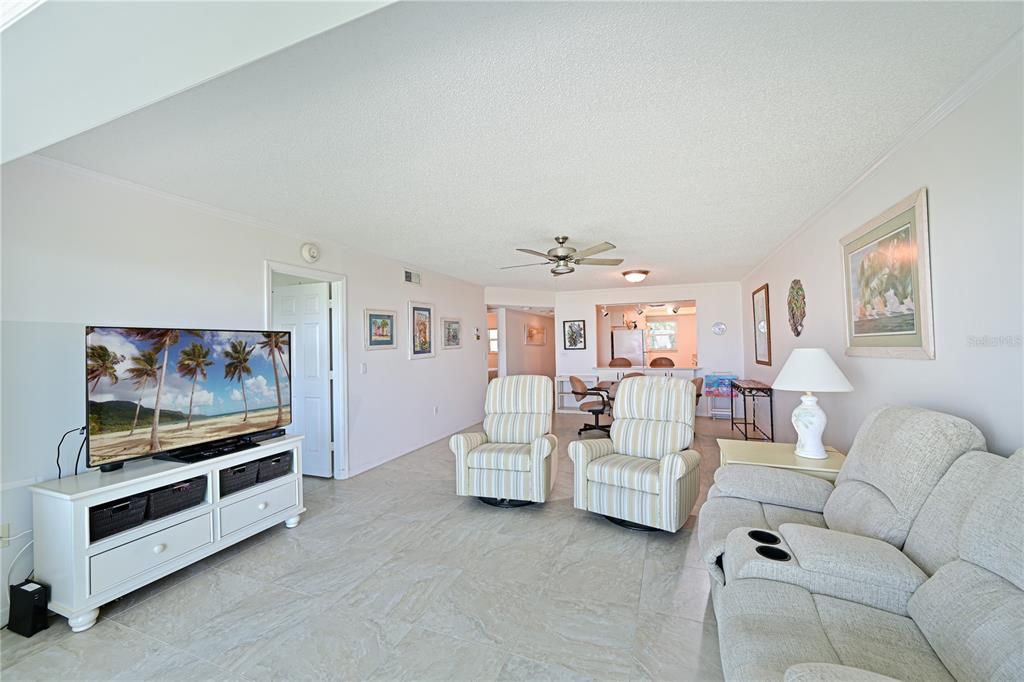 For Sale: $380,000 (2 beds, 2 baths, 1350 Square Feet)