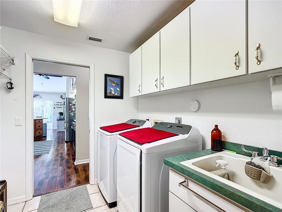 Active With Contract: $409,900 (3 beds, 2 baths, 2752 Square Feet)