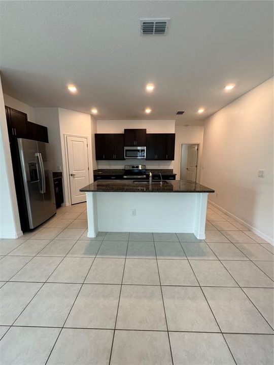 For Rent: $2,600 (4 beds, 2 baths, 1841 Square Feet)