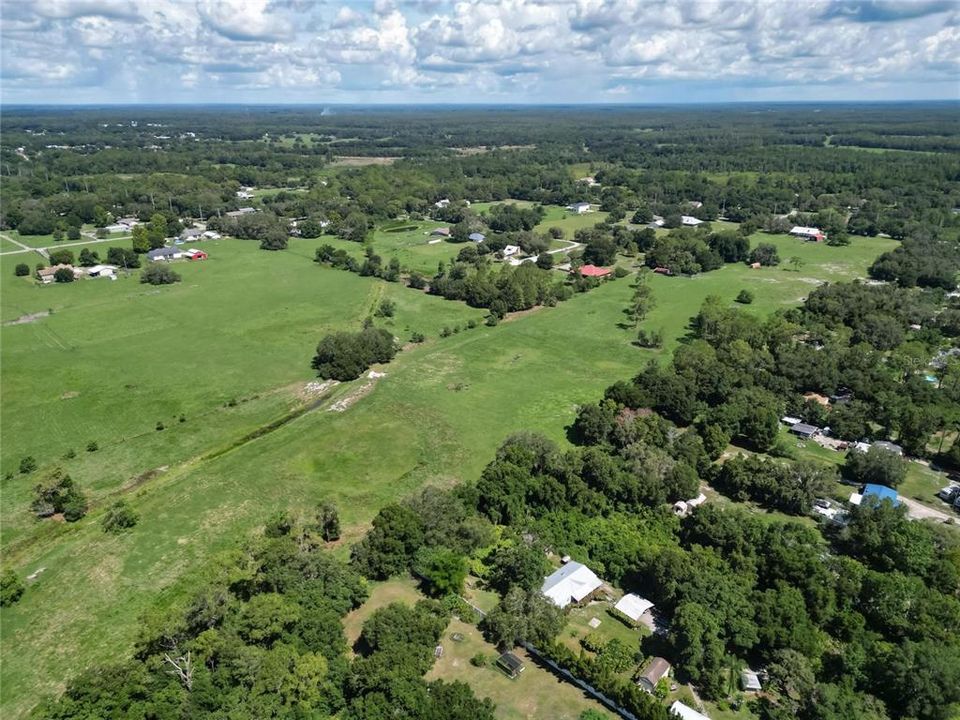 На продажу: $1,600,000 (29.43 acres)