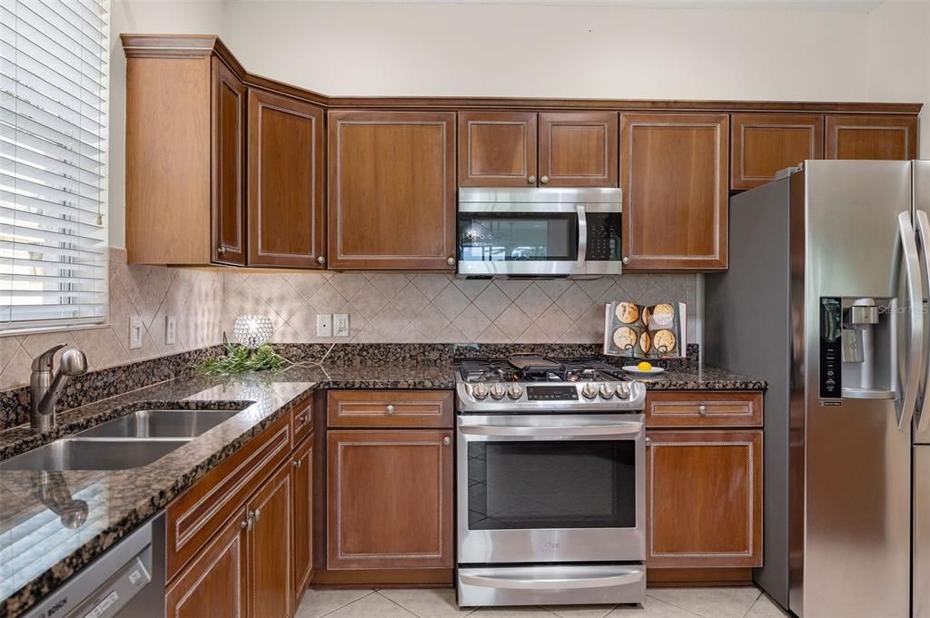 Updated Stainless Settel Appliances and Tile Backspash!