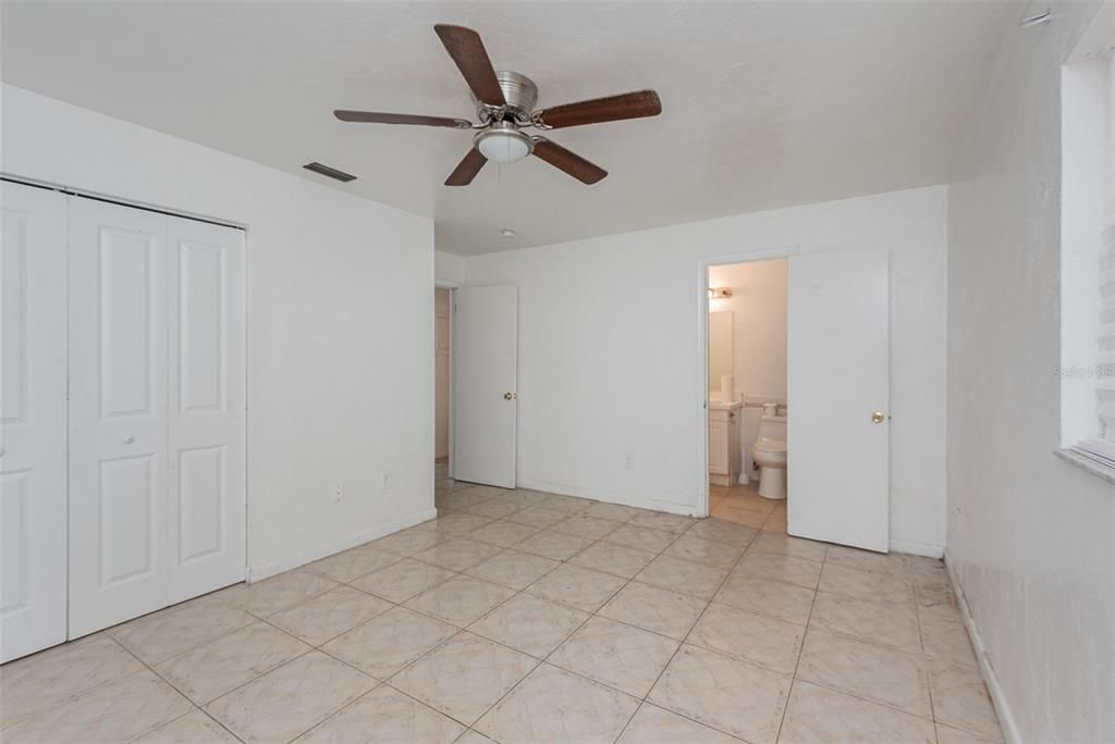 For Sale: $275,000 (4 beds, 1 baths, 1141 Square Feet)