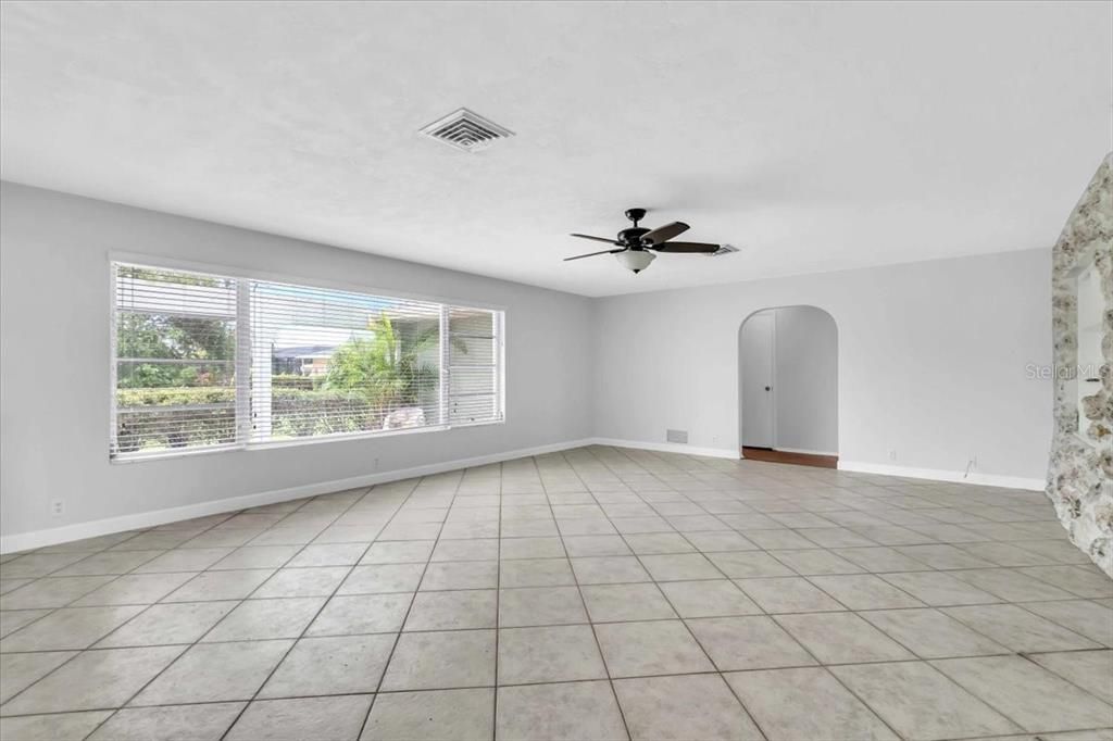 Active With Contract: $2,095 (2 beds, 2 baths, 2098 Square Feet)