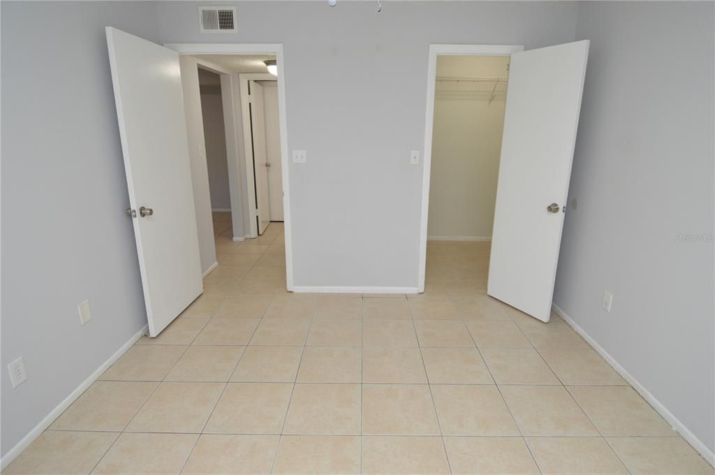 Active With Contract: $1,700 (2 beds, 2 baths, 1007 Square Feet)