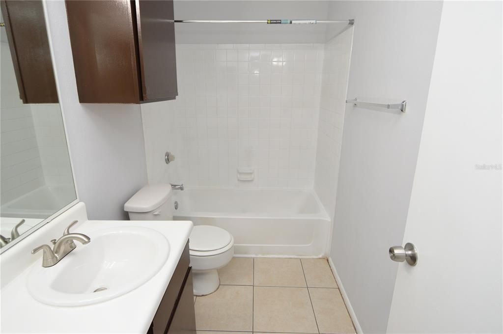 Active With Contract: $1,700 (2 beds, 2 baths, 1007 Square Feet)