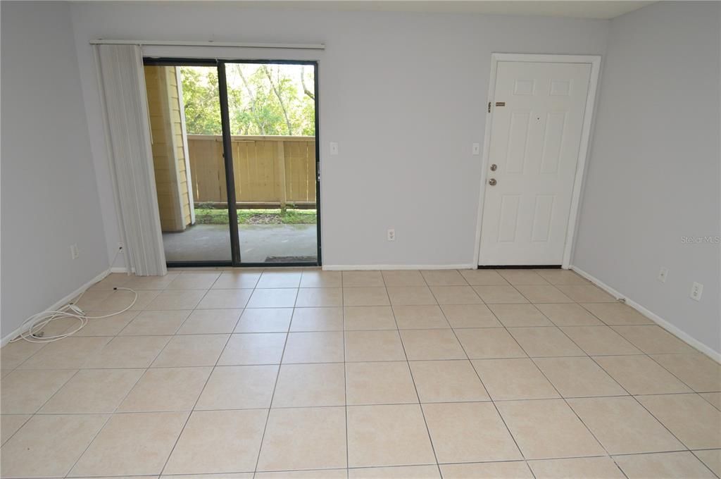 Active With Contract: $1,700 (2 beds, 2 baths, 1007 Square Feet)