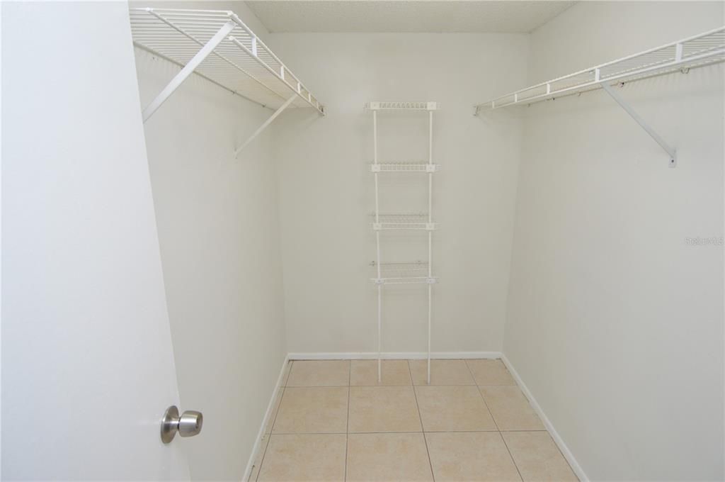 Active With Contract: $1,700 (2 beds, 2 baths, 1007 Square Feet)