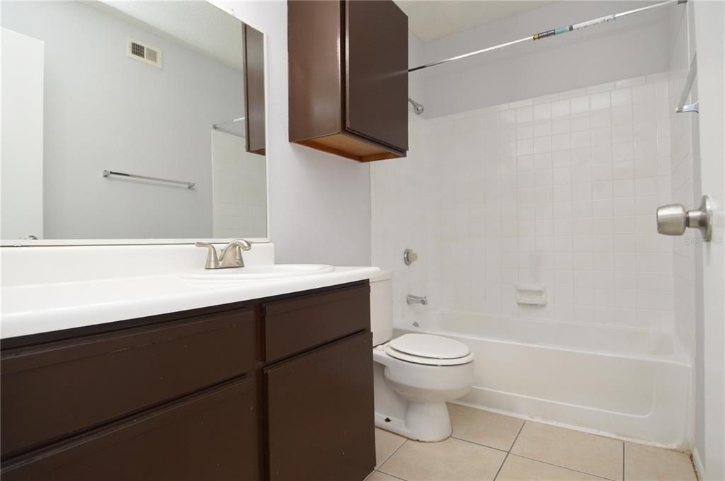 Active With Contract: $1,700 (2 beds, 2 baths, 1007 Square Feet)