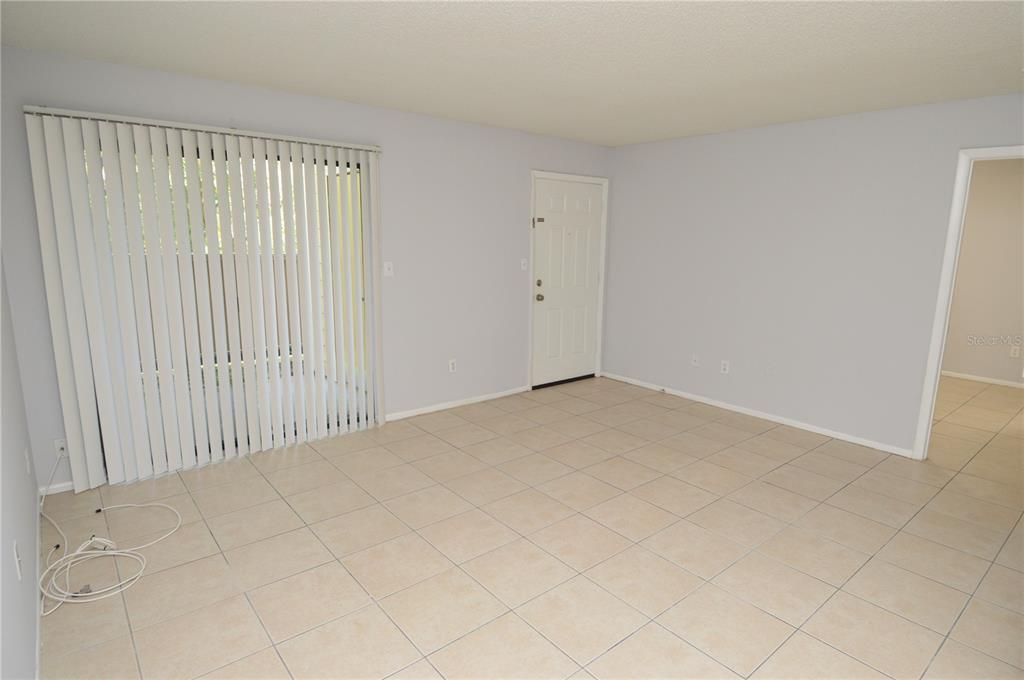 Active With Contract: $1,700 (2 beds, 2 baths, 1007 Square Feet)