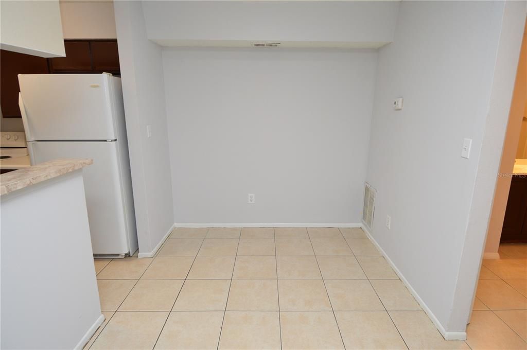 Active With Contract: $1,700 (2 beds, 2 baths, 1007 Square Feet)