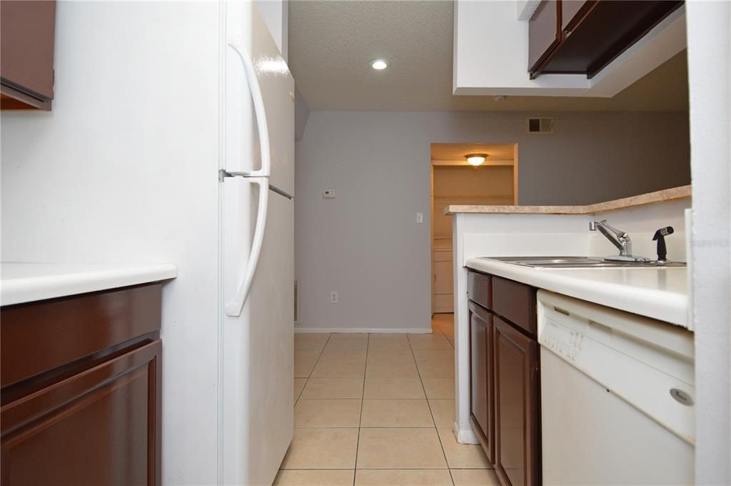 Active With Contract: $1,700 (2 beds, 2 baths, 1007 Square Feet)