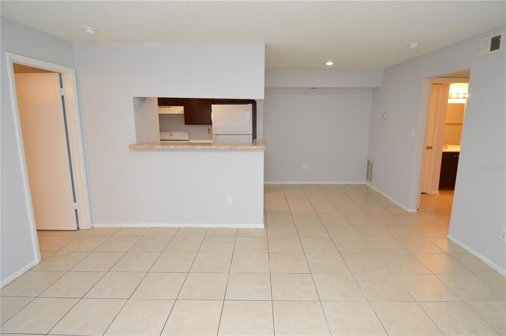 Active With Contract: $1,700 (2 beds, 2 baths, 1007 Square Feet)