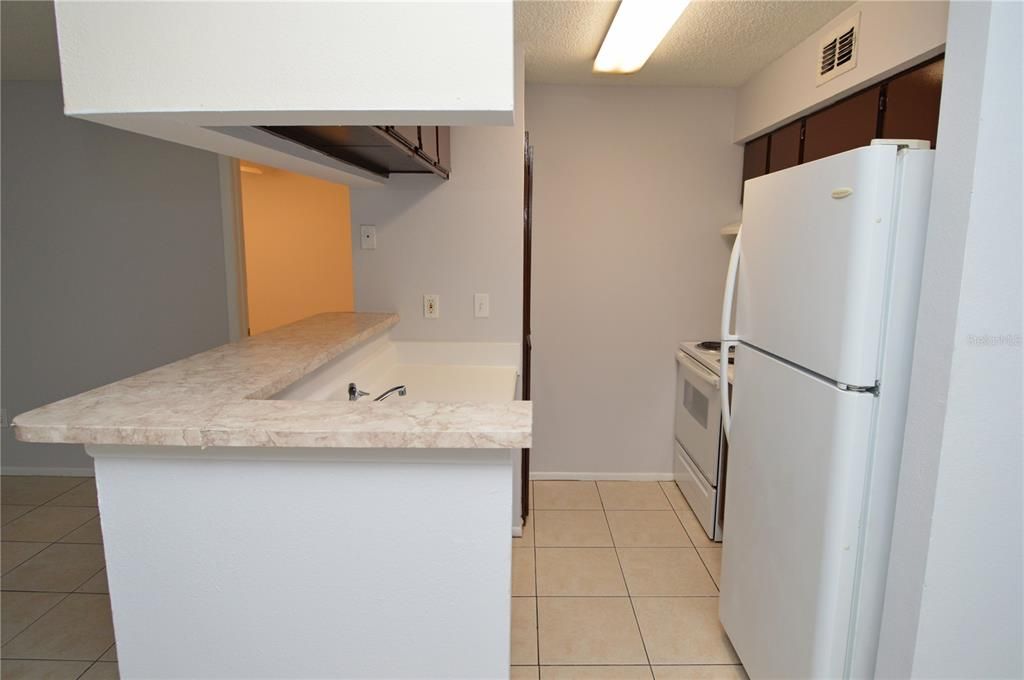 Active With Contract: $1,700 (2 beds, 2 baths, 1007 Square Feet)