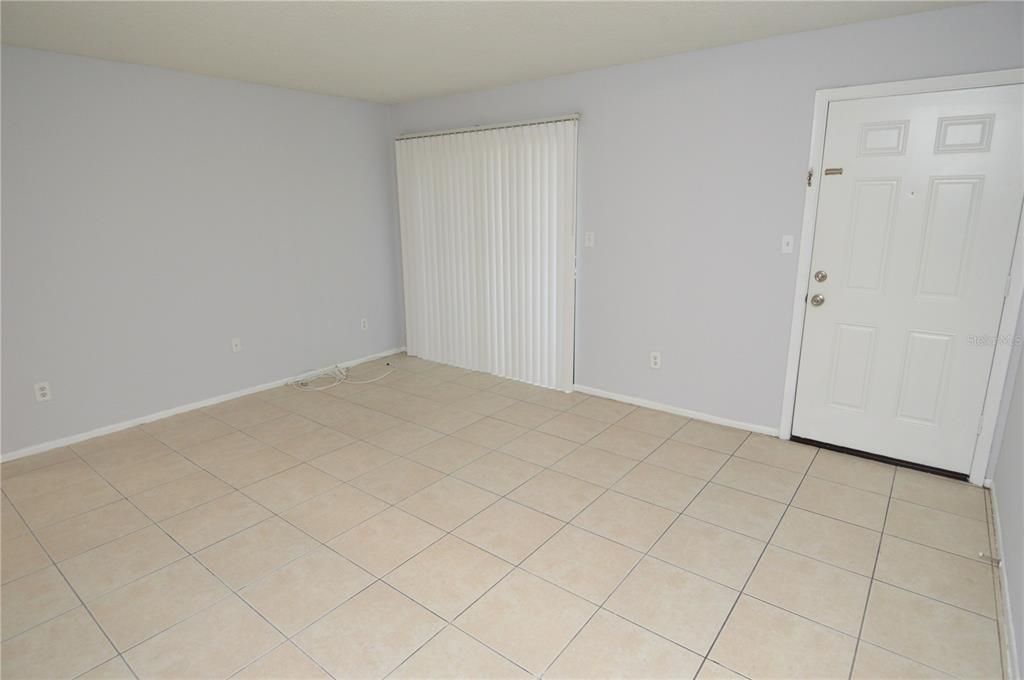 Active With Contract: $1,700 (2 beds, 2 baths, 1007 Square Feet)