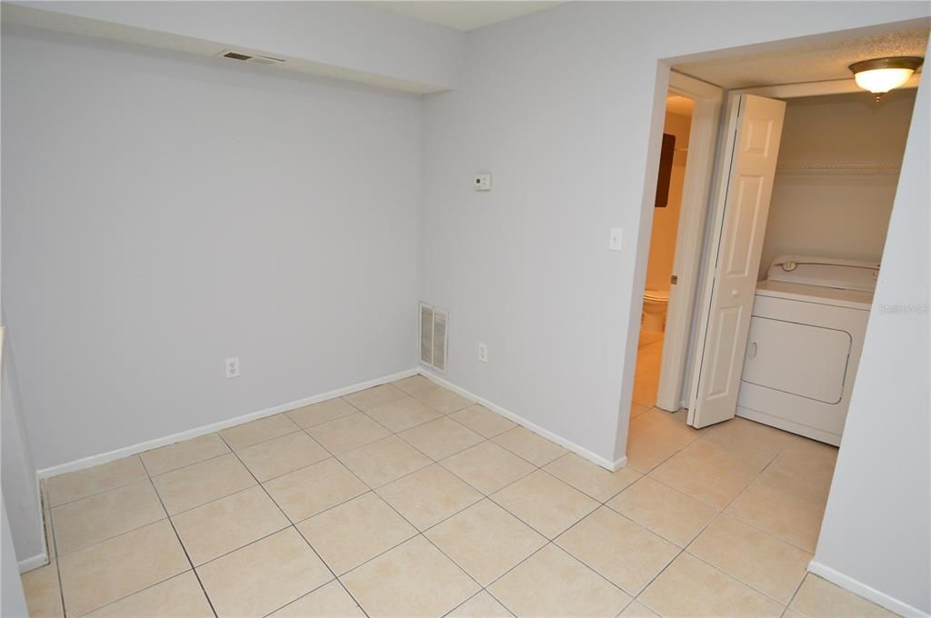 Active With Contract: $1,700 (2 beds, 2 baths, 1007 Square Feet)