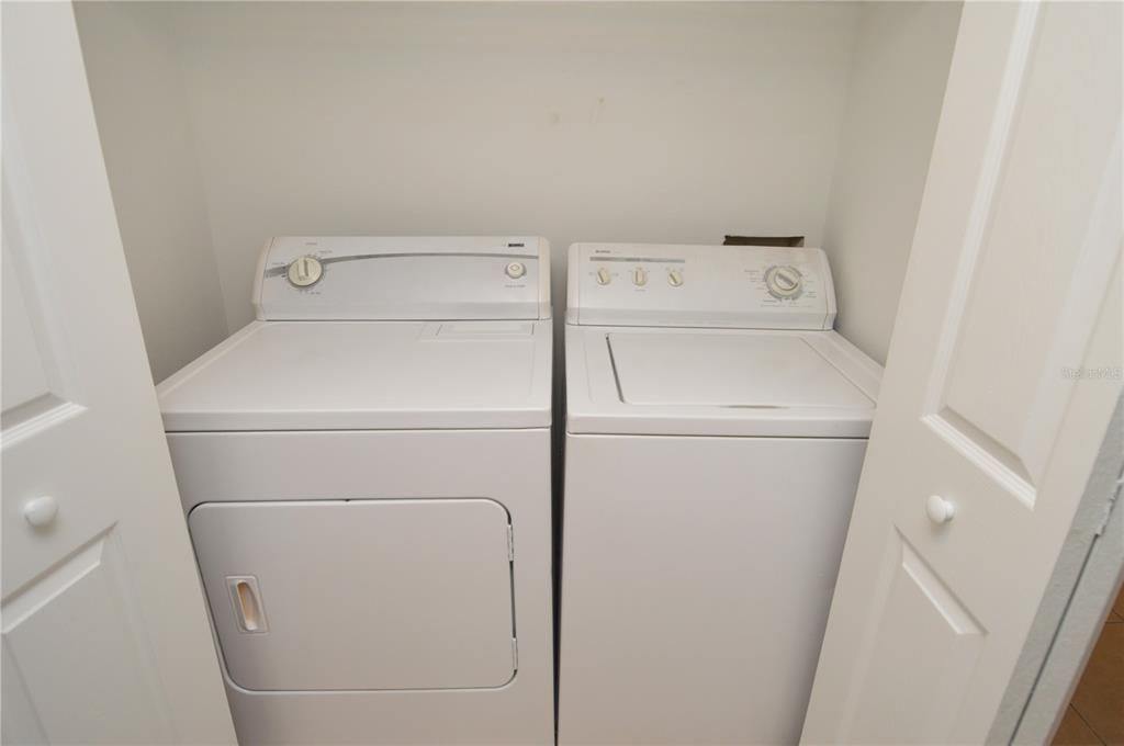 Active With Contract: $1,700 (2 beds, 2 baths, 1007 Square Feet)