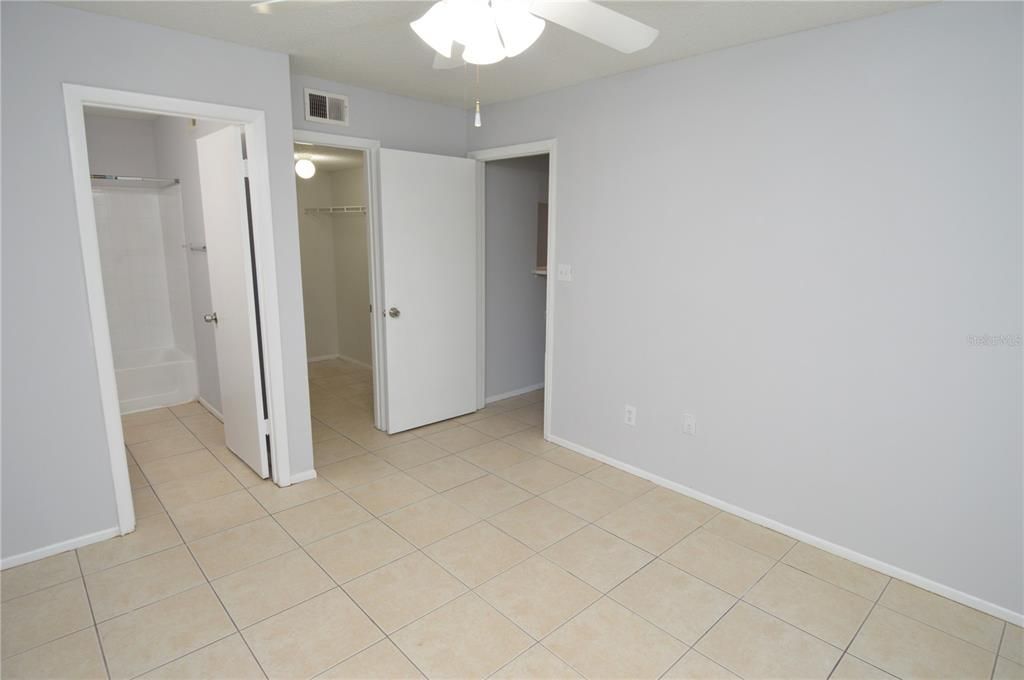 Active With Contract: $1,700 (2 beds, 2 baths, 1007 Square Feet)