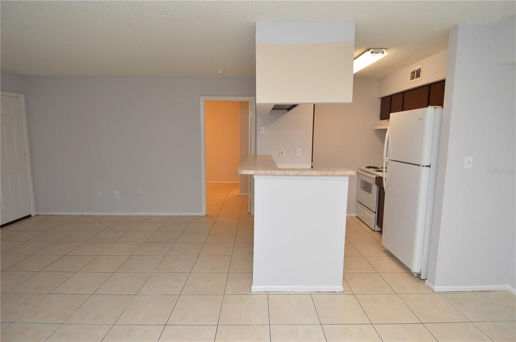 Active With Contract: $1,700 (2 beds, 2 baths, 1007 Square Feet)