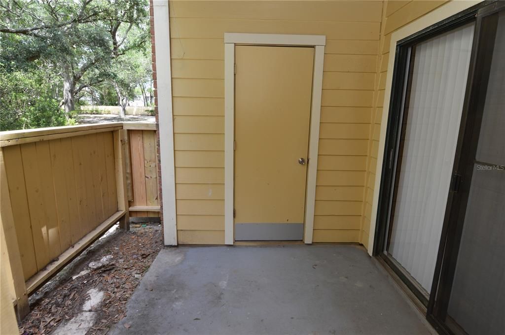 Active With Contract: $1,700 (2 beds, 2 baths, 1007 Square Feet)