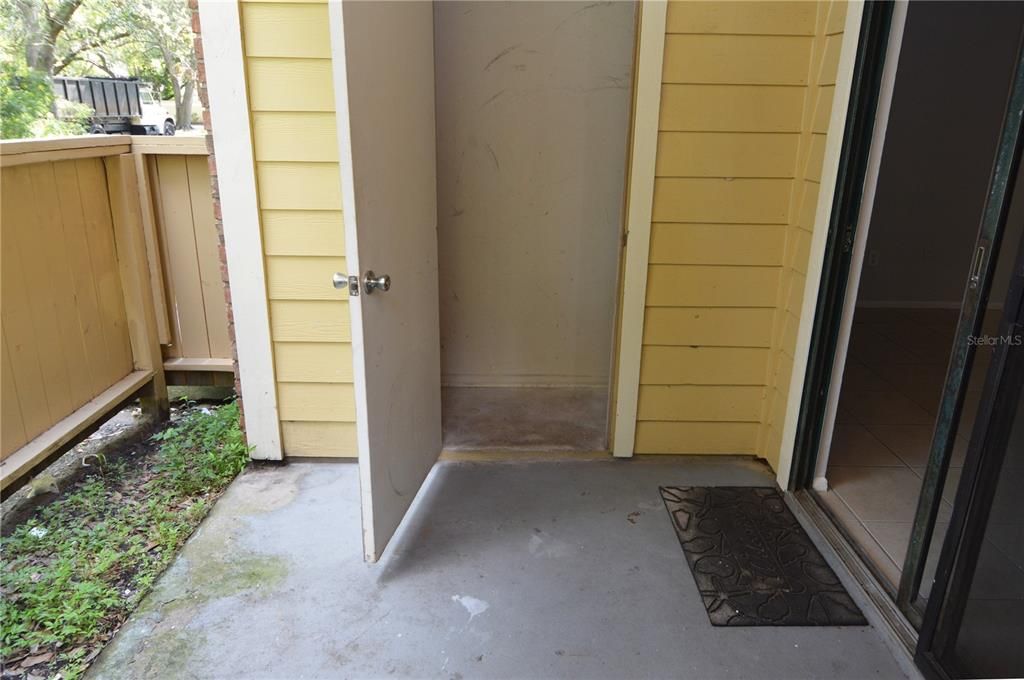 Active With Contract: $1,700 (2 beds, 2 baths, 1007 Square Feet)