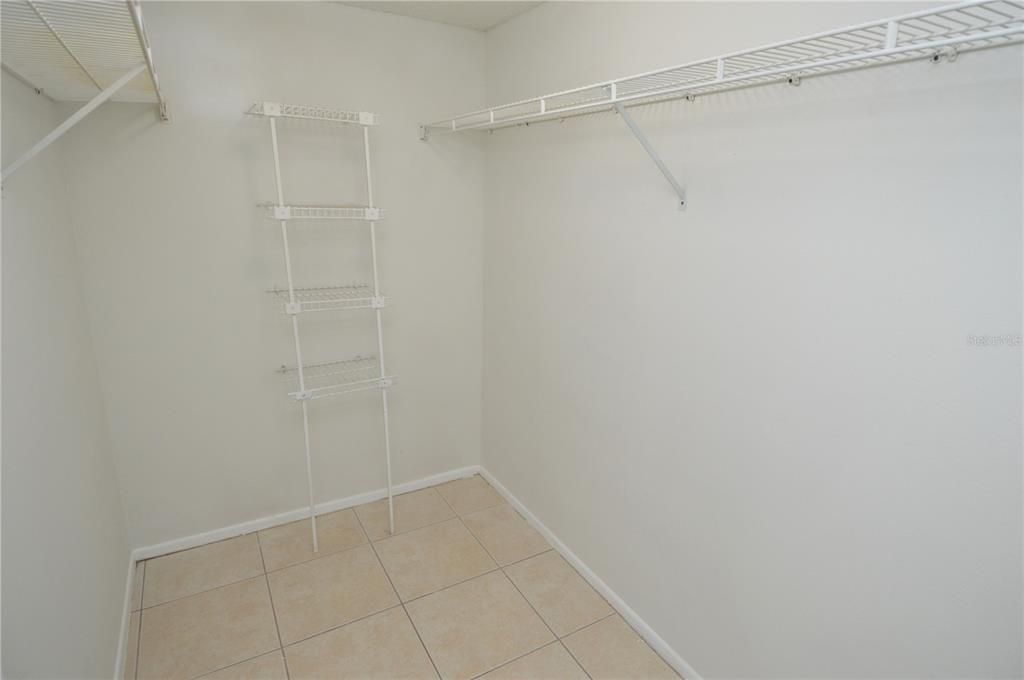 Active With Contract: $1,700 (2 beds, 2 baths, 1007 Square Feet)