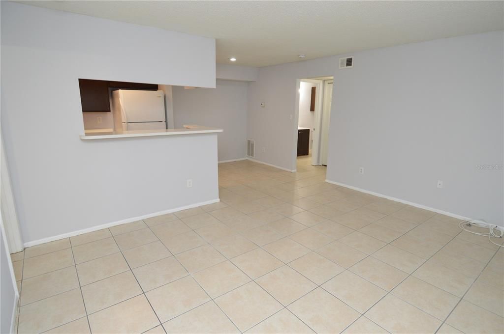 Active With Contract: $1,700 (2 beds, 2 baths, 1007 Square Feet)