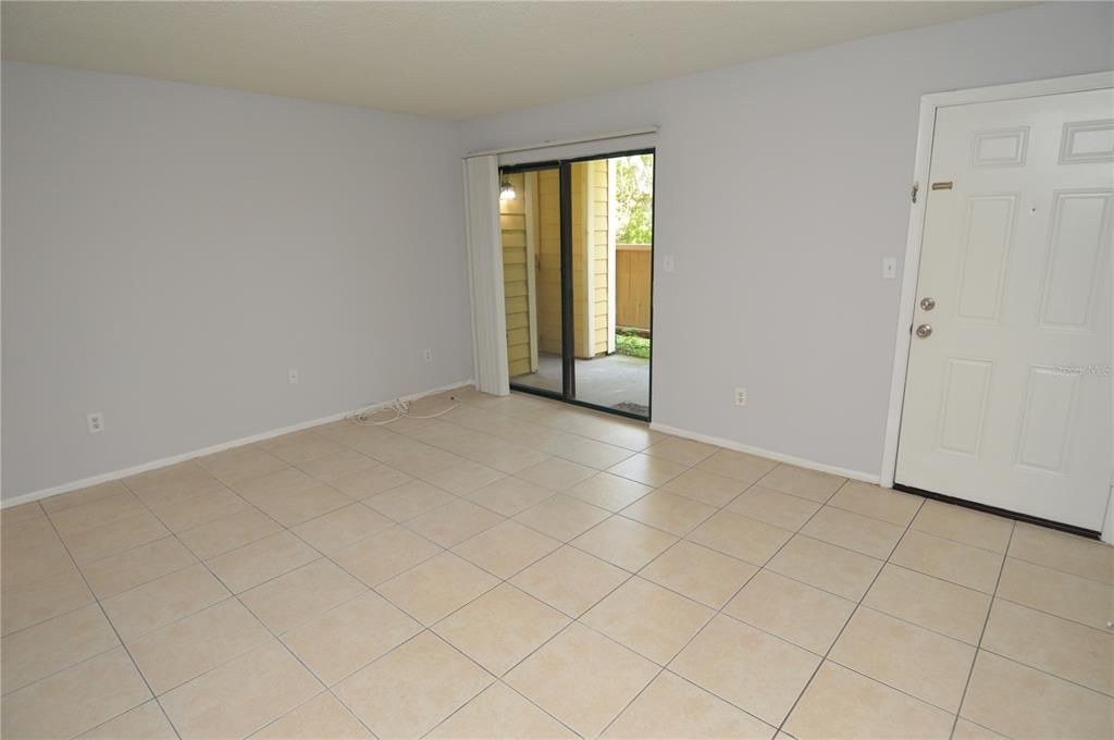 Active With Contract: $1,700 (2 beds, 2 baths, 1007 Square Feet)