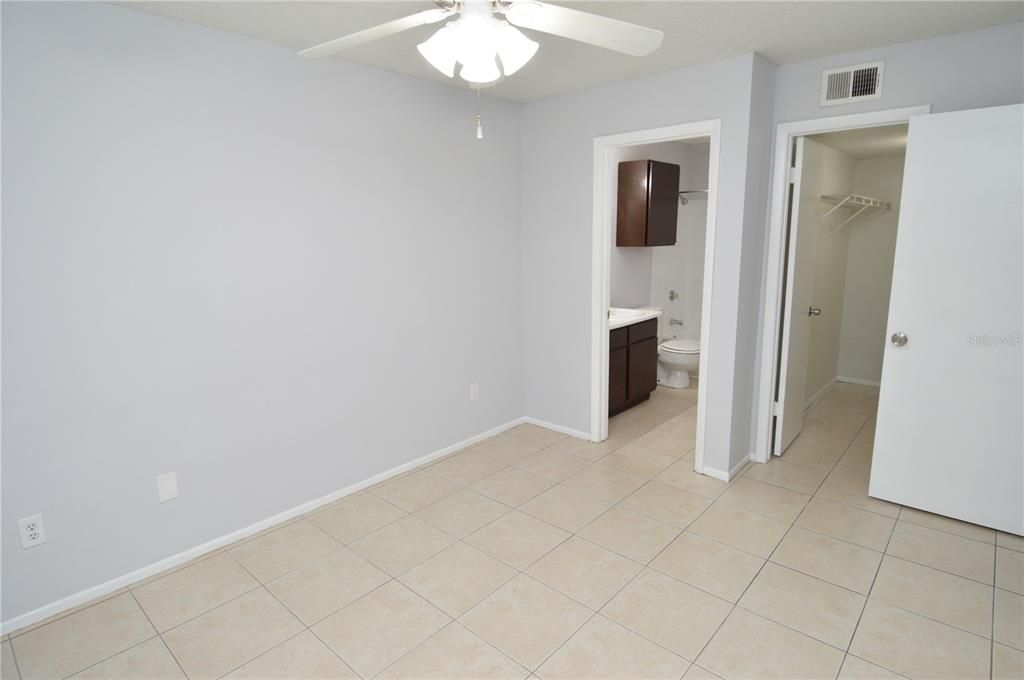 Active With Contract: $1,700 (2 beds, 2 baths, 1007 Square Feet)