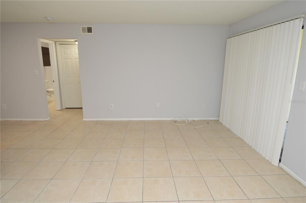 Active With Contract: $1,700 (2 beds, 2 baths, 1007 Square Feet)