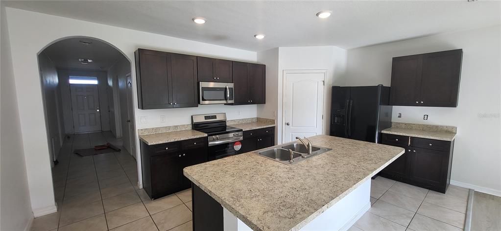 For Sale: $364,999 (4 beds, 2 baths, 1806 Square Feet)