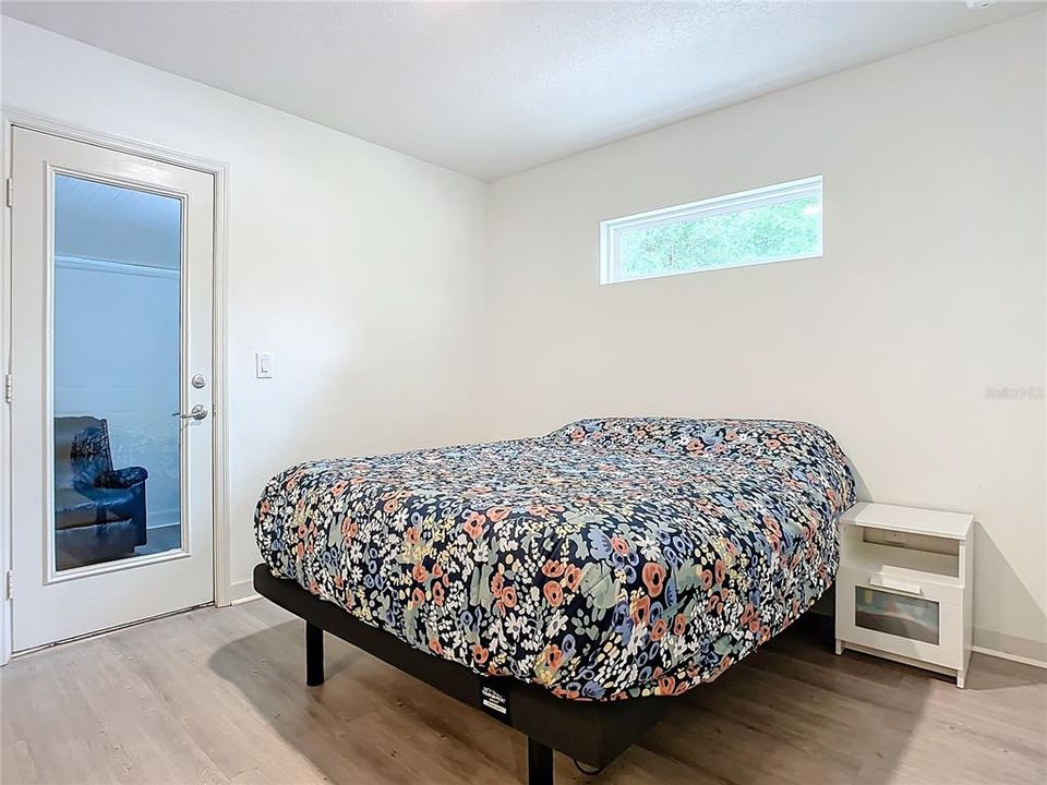 Active With Contract: $269,900 (3 beds, 2 baths, 1044 Square Feet)