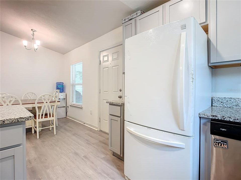 Active With Contract: $269,900 (3 beds, 2 baths, 1044 Square Feet)