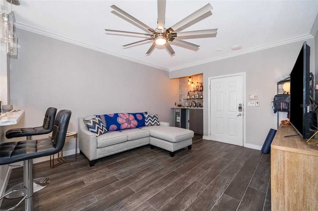 Active With Contract: $203,000 (1 beds, 1 baths, 647 Square Feet)