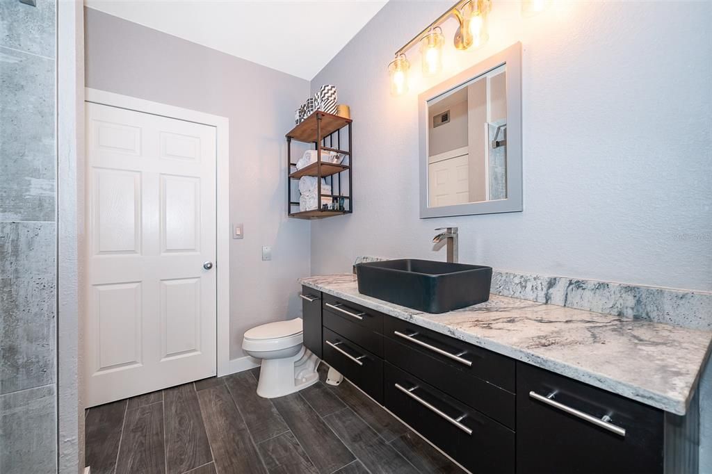 Active With Contract: $203,000 (1 beds, 1 baths, 647 Square Feet)