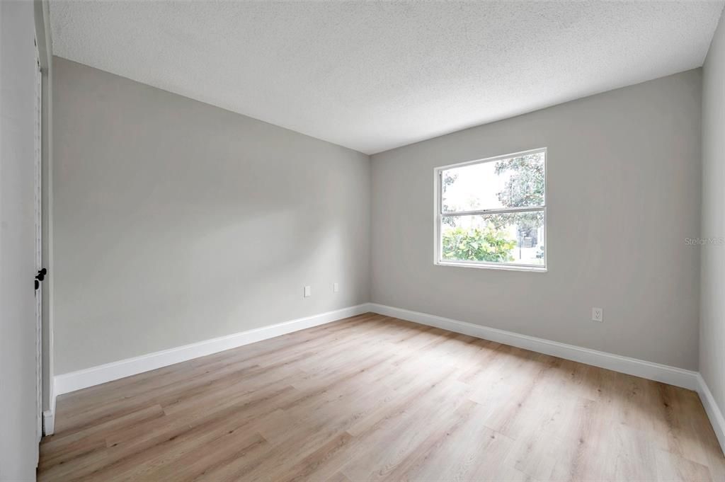 For Sale: $225,000 (2 beds, 2 baths, 964 Square Feet)