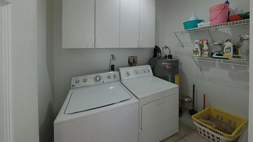 For Rent: $2,800 (3 beds, 2 baths, 2406 Square Feet)