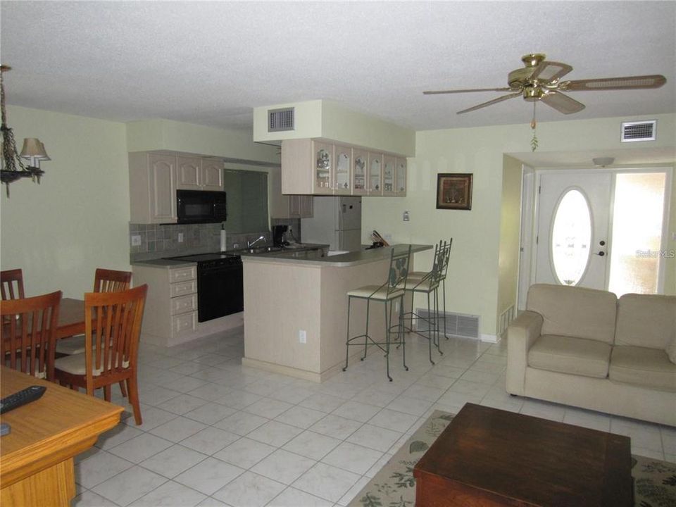 For Rent: $2,300 (3 beds, 2 baths, 1235 Square Feet)