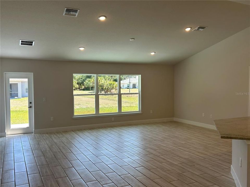 For Sale: $295,436 (3 beds, 2 baths, 1540 Square Feet)