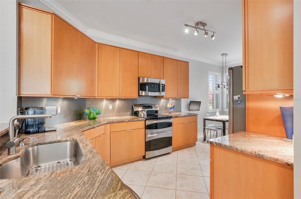 KITCHEN WITH GRANITE & STAINLESS STEEL APPLIANCES