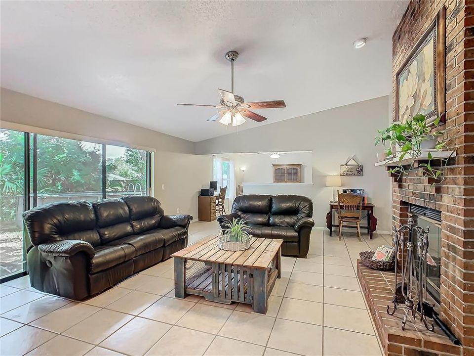 For Sale: $365,000 (3 beds, 2 baths, 2112 Square Feet)