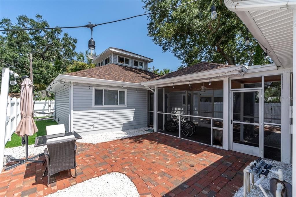 Recently Rented: $2,400 (2 beds, 1 baths, 1033 Square Feet)