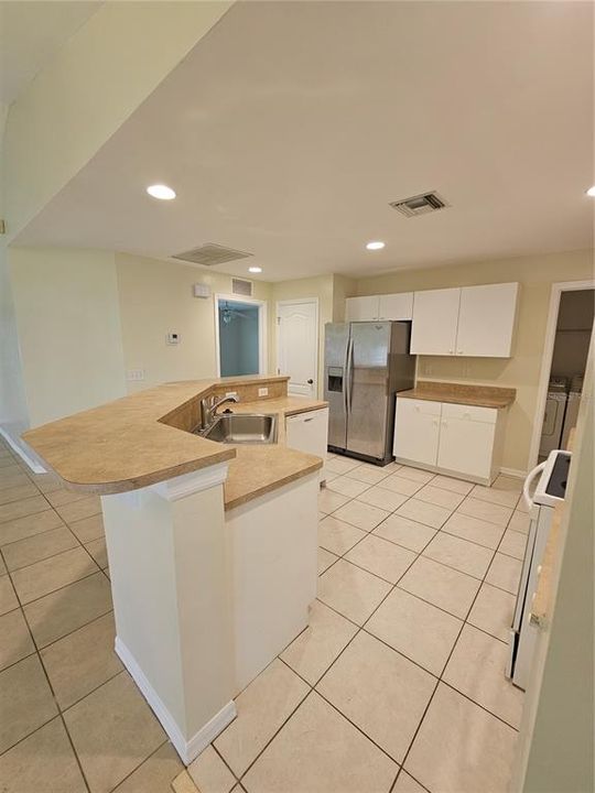 For Rent: $2,100 (3 beds, 2 baths, 1408 Square Feet)