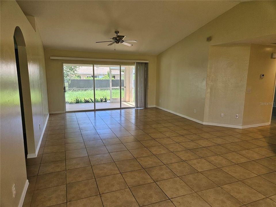 For Rent: $2,100 (3 beds, 2 baths, 1408 Square Feet)