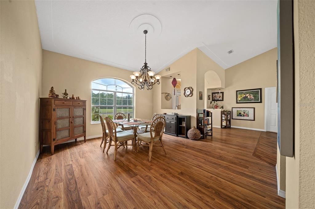 Dinning Room to Entrance