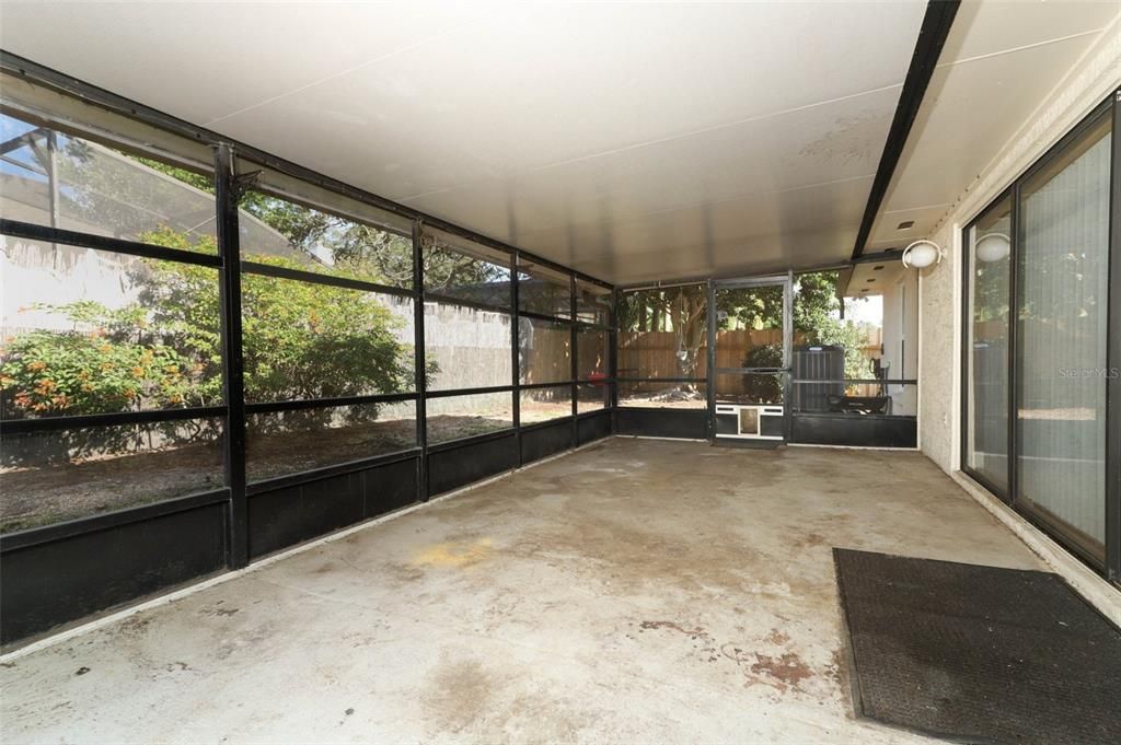 Screened porch Alt