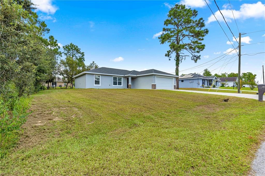 Active With Contract: $260,000 (3 beds, 2 baths, 1381 Square Feet)