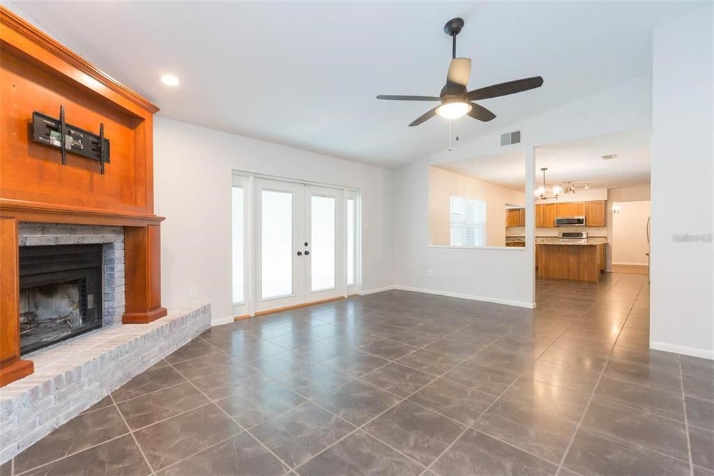 Active With Contract: $2,950 (4 beds, 2 baths, 2556 Square Feet)