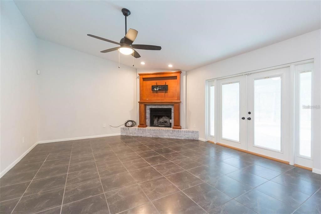 Active With Contract: $2,950 (4 beds, 2 baths, 2556 Square Feet)