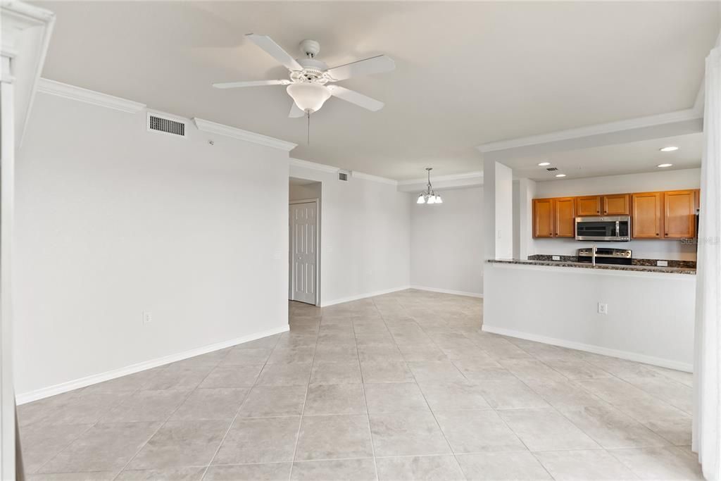 For Sale: $325,000 (2 beds, 2 baths, 1156 Square Feet)